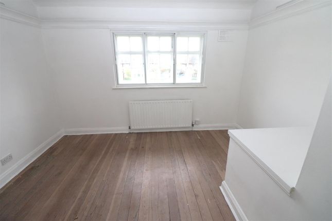 Flat for sale in Hill Top, London