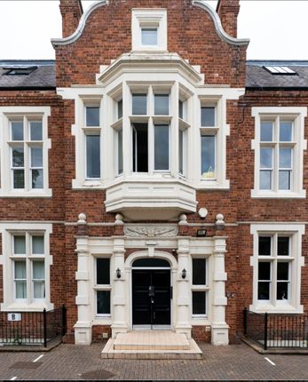 2-bed flat on The Cathedrals , Durham, £2,591/mo