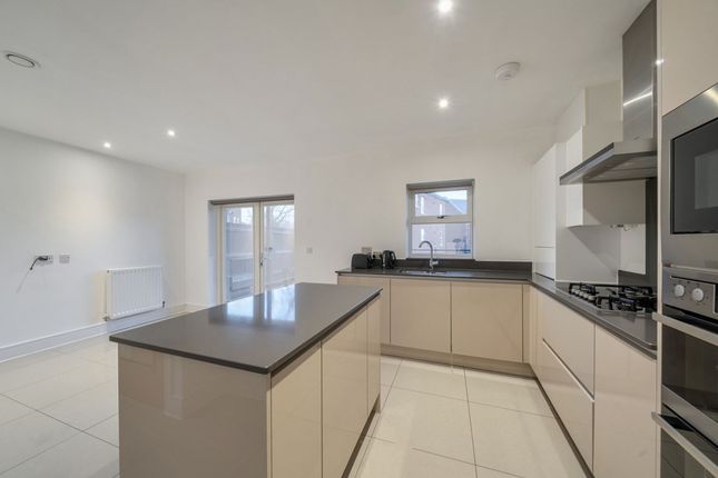 3 Adam Close, London photo 2