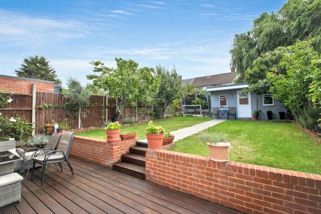 10 Stanford Close, Woodford Green photo 4
