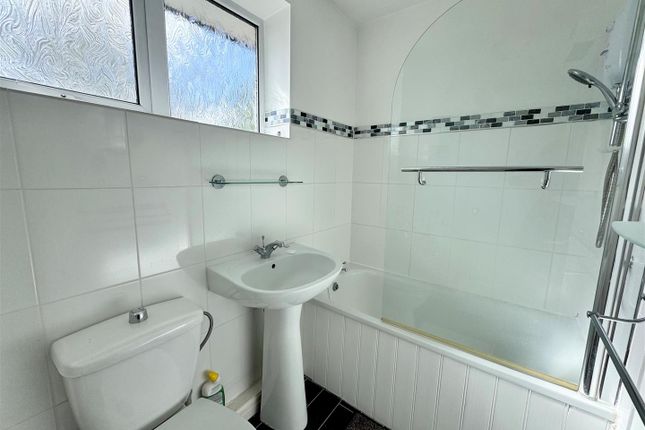 98, Pinewood Court, Wilmslow photo 4