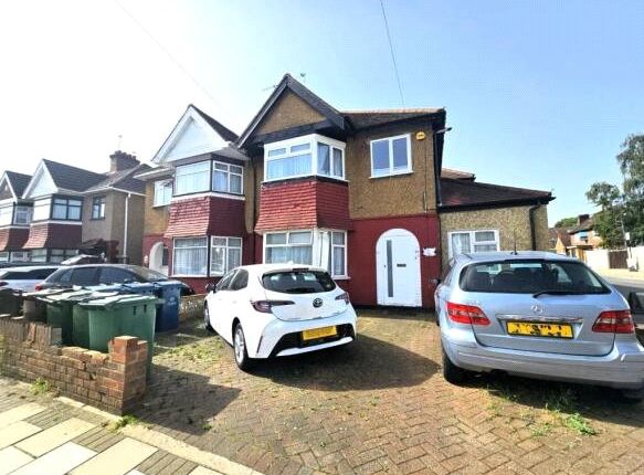 Thumbnail Flat for sale in Vancouver Road, Edgware, Middlesex