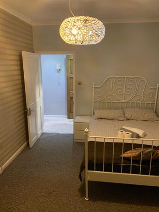 Thumbnail Flat to rent in Lowood Street, London