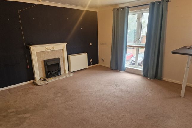 1-bed flat on Queens Parade Cliftonville, Margate, £49,500