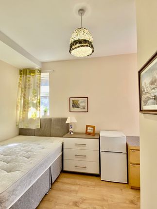 Room to rent in Portswood Road, Southampton