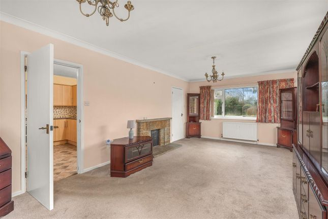 Winds Whisper, 272, Broughton Road, Banbury photo 3