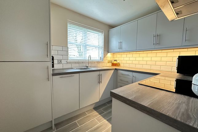 Flat to rent in Capstans Wharf, St. Johns, Woking