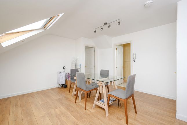 Flat for sale in Grand Drive, Raynes Park