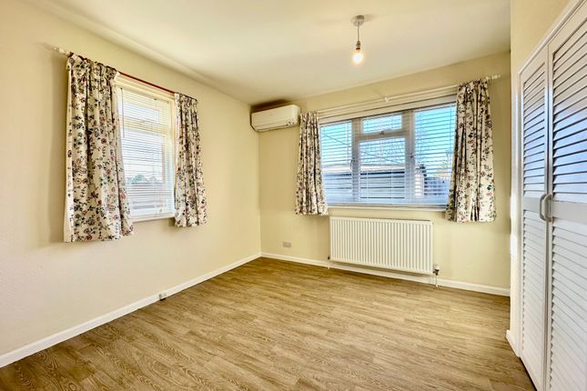 6 Meadow Close, Lympstone, Exmouth photo 4