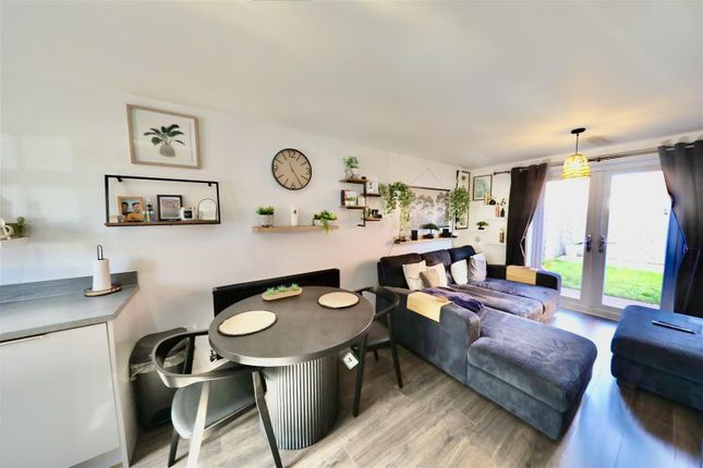 14, Hamlet Drive, Hull photo 2