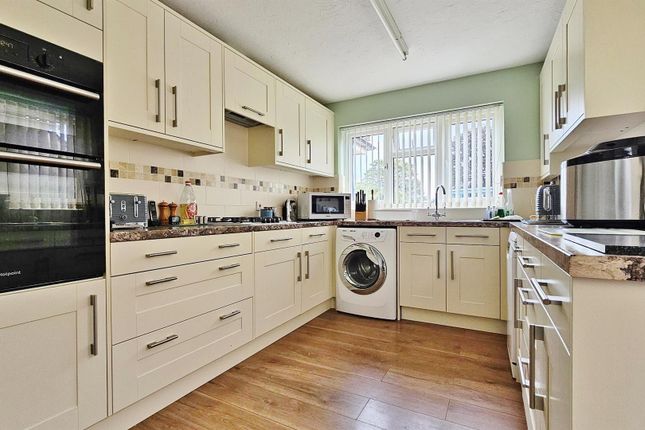 229, Halstead Road, Kirby-le-Soken photo 3