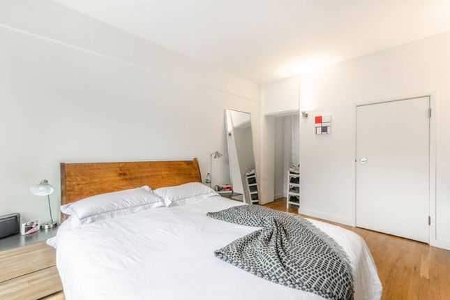 Flat to rent in Summers Street, Clerkenwell, London