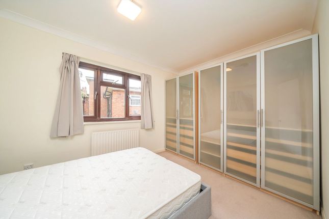 Flat 14, White Lodge, Castlebar Park, London photo 4