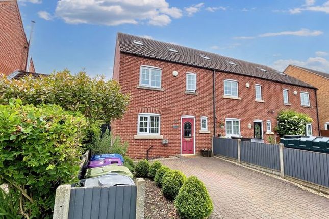 Thumbnail Town house for sale in Trent Port Road, Marton, Gainsborough