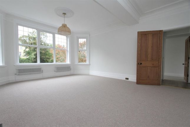 Flat to rent in Silverdale Road, Eastbourne