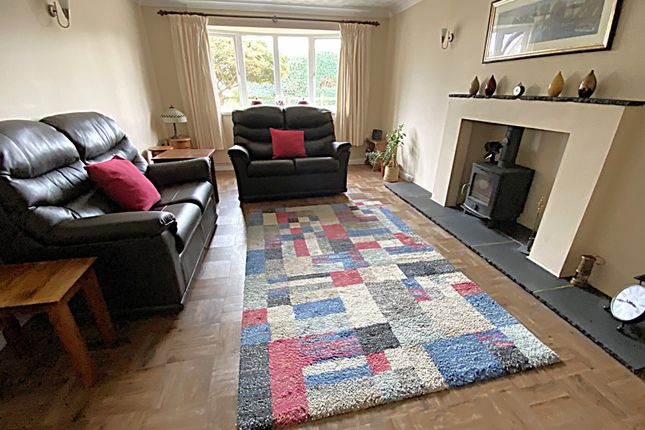 9 Pipwell Gate, Moulton Seas End photo 3