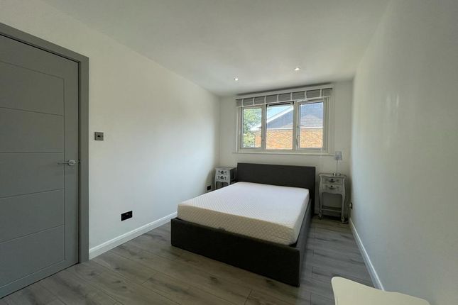 Semi-detached house to rent in Corporation Street, London