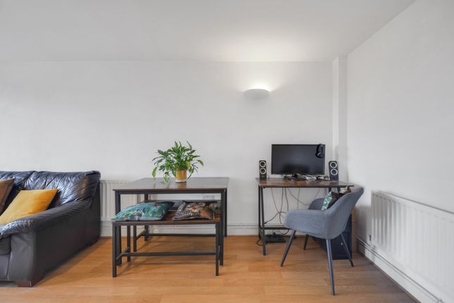 Lounge_Pic_1.Jpg