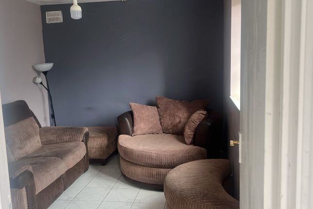 Joydon Drive, Romford photo 3