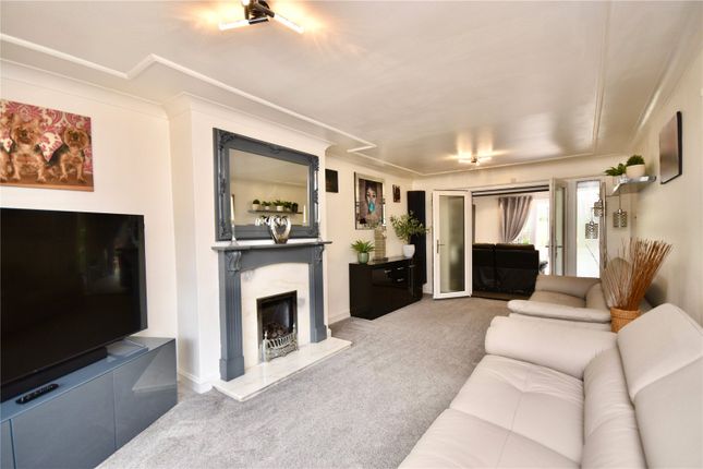 38, Cotswold Drive, Oldham photo 4