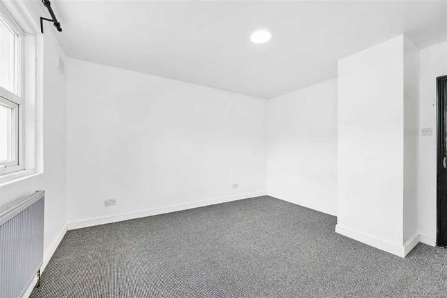 84, Dursley Road, London photo 4