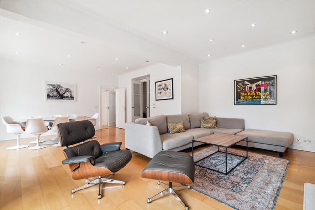 Flat to rent in Portland Place, Fitzrovia