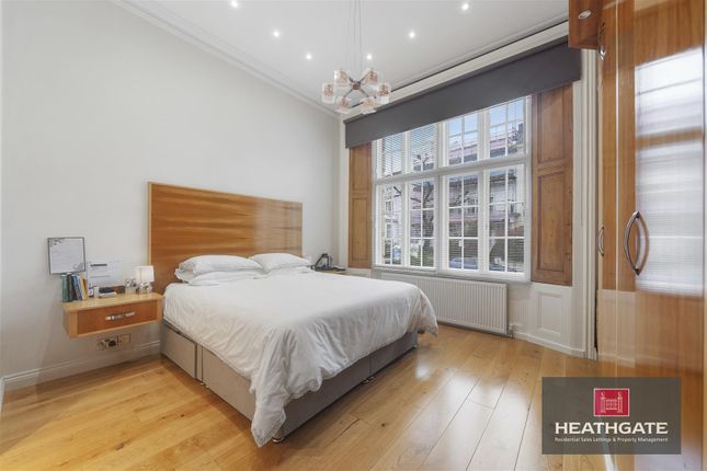 Flat for sale in Buckland Crescent, London