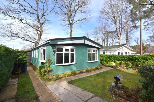 2-bed caravan on 8 Rowan Dale, Grange Estate, Fleet, £155,000