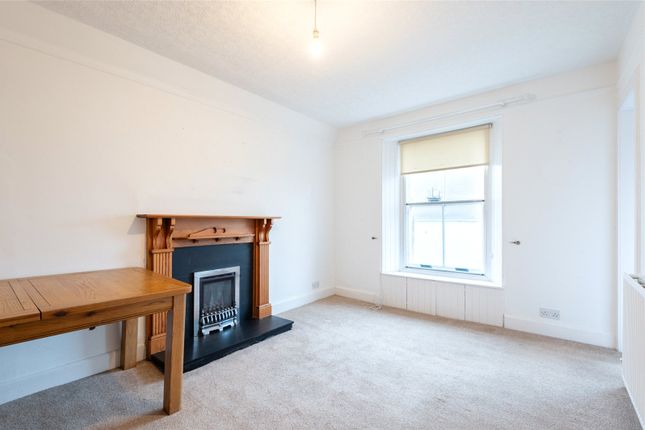 107, Main Street, Leven photo 2