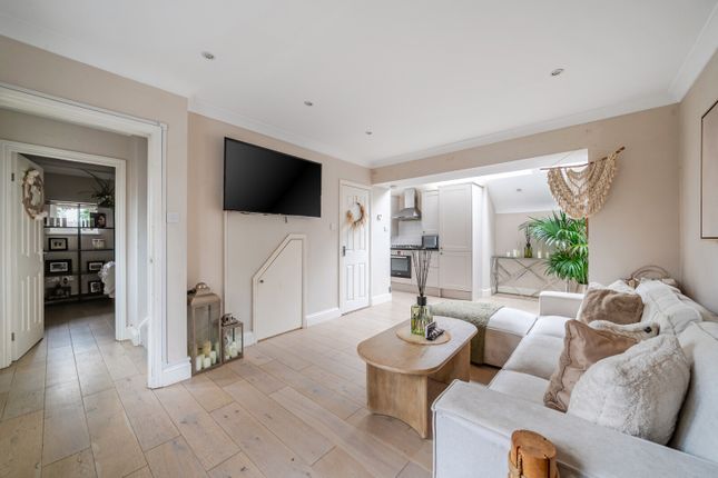 4, Weston Road, Thames Ditton photo 4