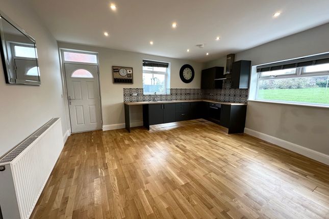 16, Ossett photo 3