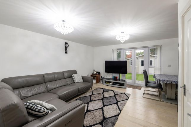 Witney Road, Crawley photo 2