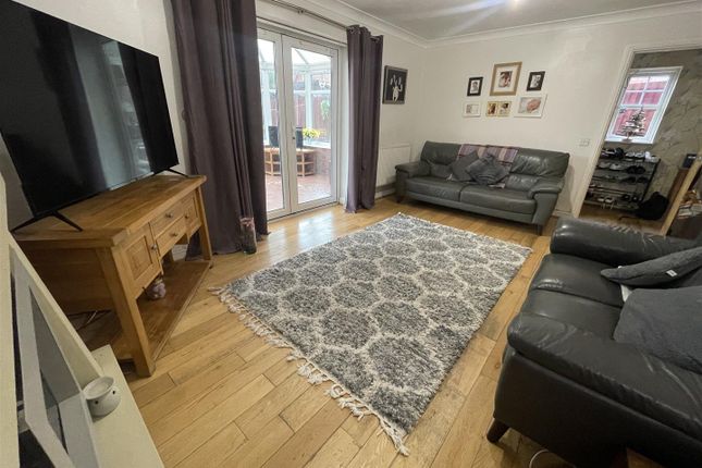 11, Maes Conwy, Llanelli photo 3