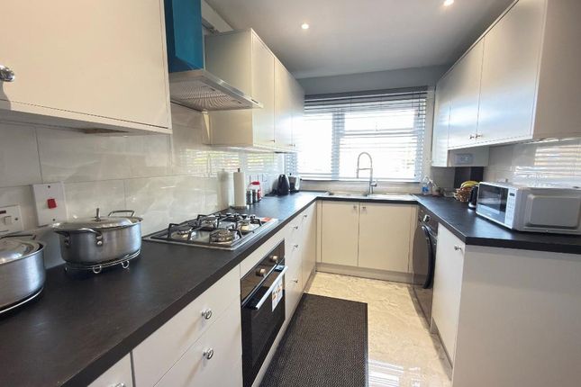 78, Flint Close, Luton photo 2