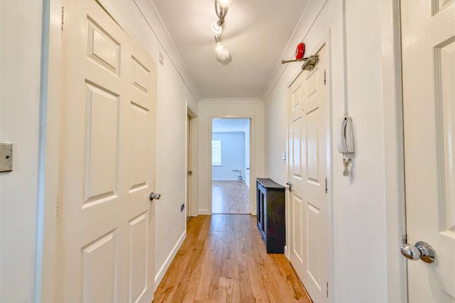 18, Oak Tree Court, York photo 2