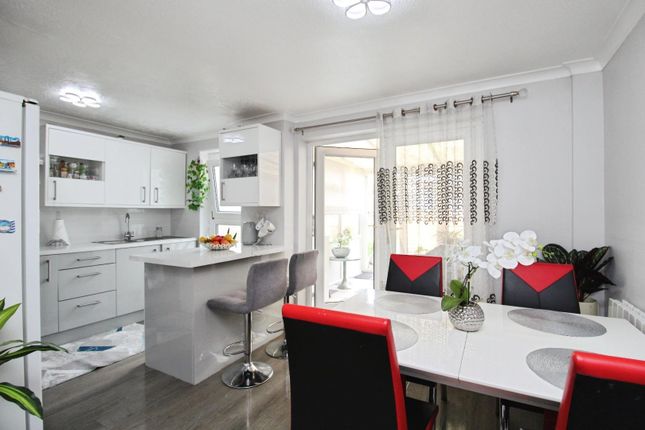 2, Bondgate Green Close, Ripon photo 3