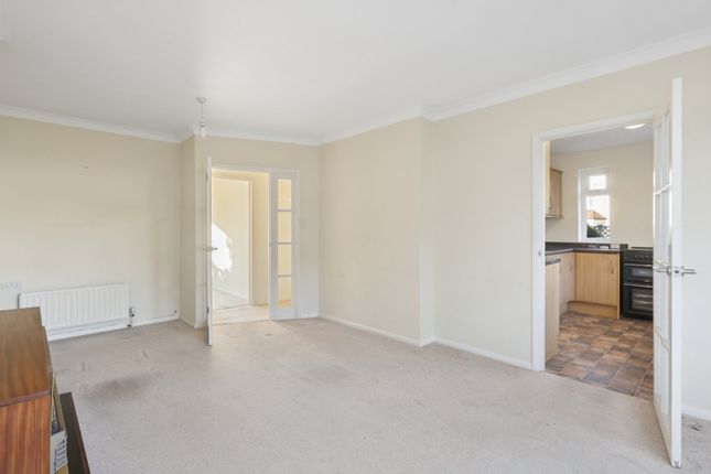 Gordon Road, Esher photo 4