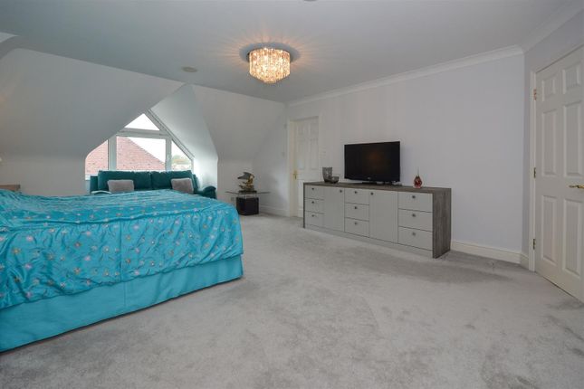 Flat for sale in Mariners Way, Cambridge