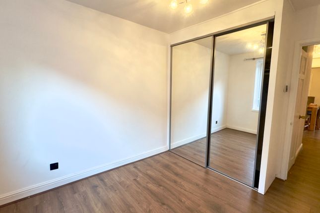 Flat 8 15 Greville Lodge, Westbourne Grove Terrace, London photo 3