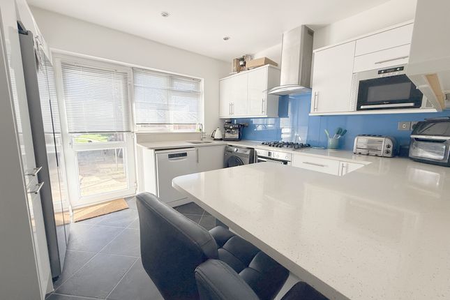 6, Oaklands Avenue, Hatfield photo 2