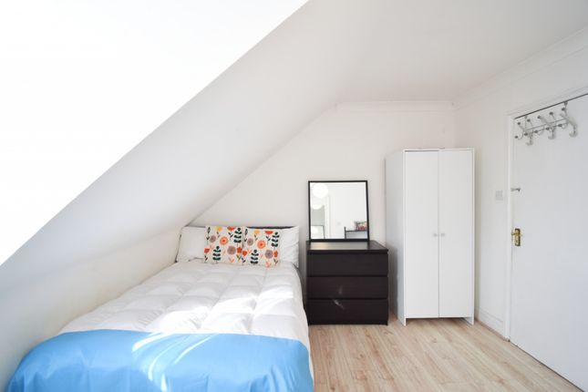 Thumbnail Room to rent in Ash Grove, London