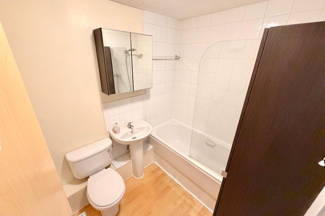 Flat 4, 25, Henry Bird Way, NORTHAMPTON photo 3