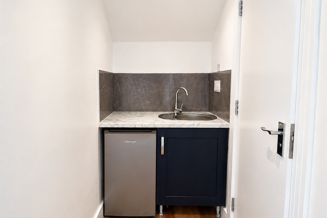 Room 4, 85, Southgate Road, Potters Bar photo 3