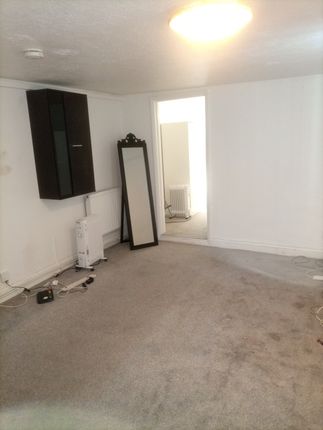 1-Bedroom Flat Â€“ Bridge Road, Grays Rm17 6Bu