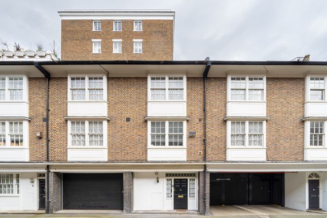 Mews house for sale in Bryanston Mews West, London