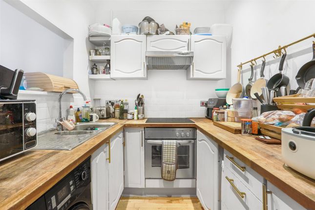 Flat 2, 87 Camborne Road, Sutton photo 4