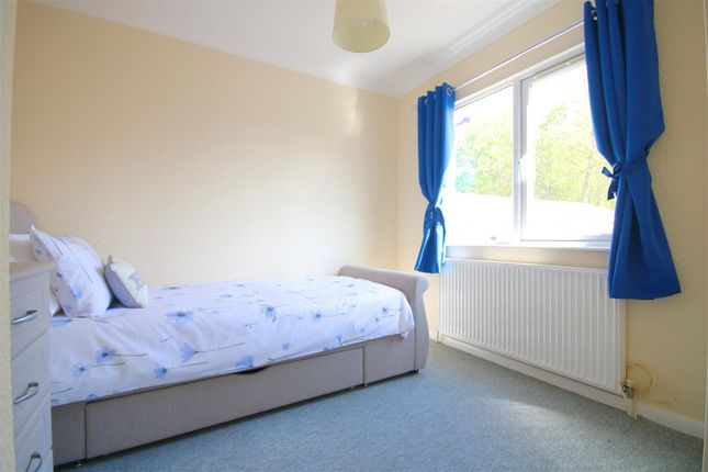 Mobile/park home for sale in Red Leaf Close, Orchards Residential Park, Slough