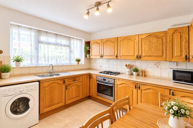 61B, Chaplin Road, Wembley photo 4