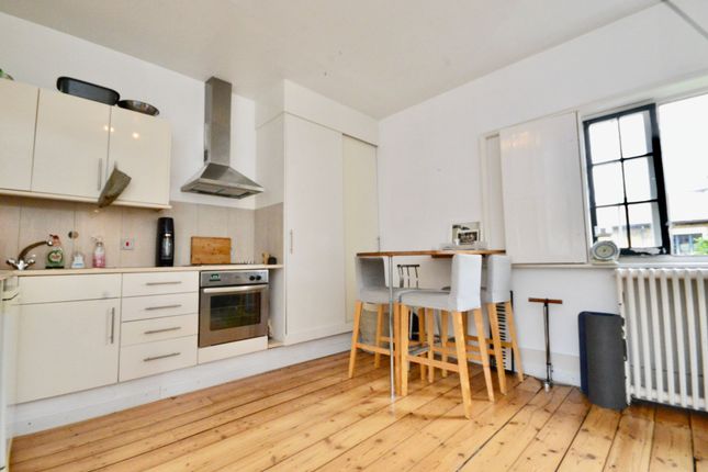 Flat 9, Pilgrims Cloisters, London photo 2