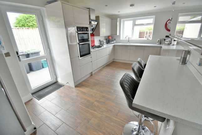 29, Clayford Avenue, Ferndown photo 4